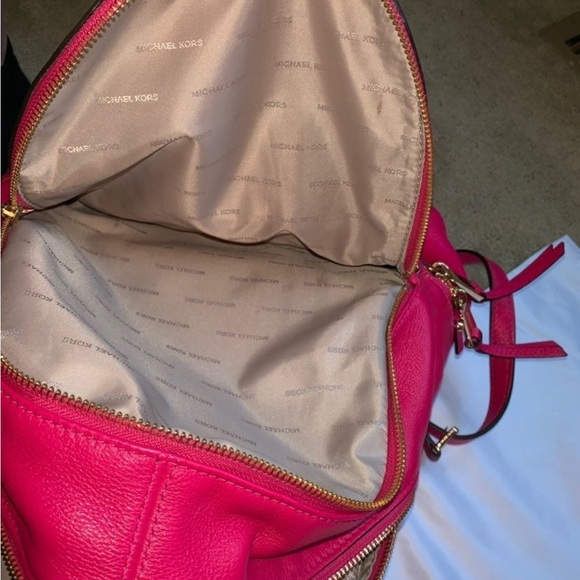 Mk raspberry purse backpack - Picture 4 of 4